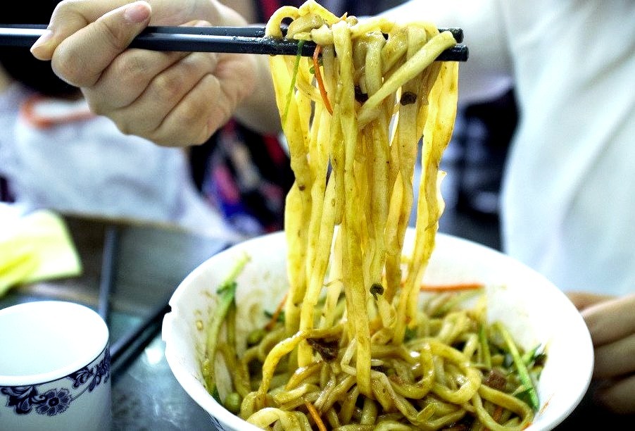 Noodles with Bean Paste (by Eason Q)
