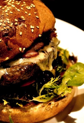 Perfect burger by Roving I on Flickr.