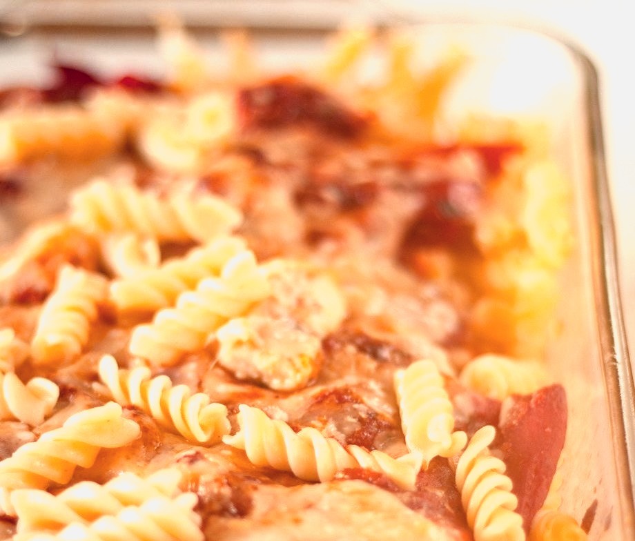 Roasted Red Pepper and Chicken Parmesan Pasta Bake (Plating Pixels)